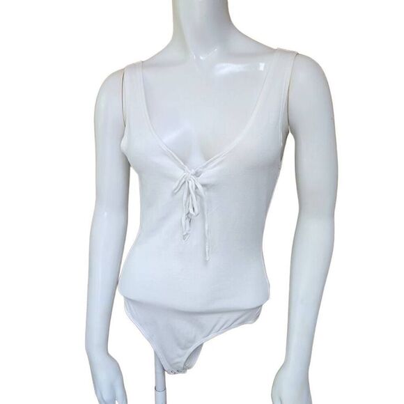 Me To We White Lace Up Front Sleeveless Bodysuit (S) - Picture 2 of 5